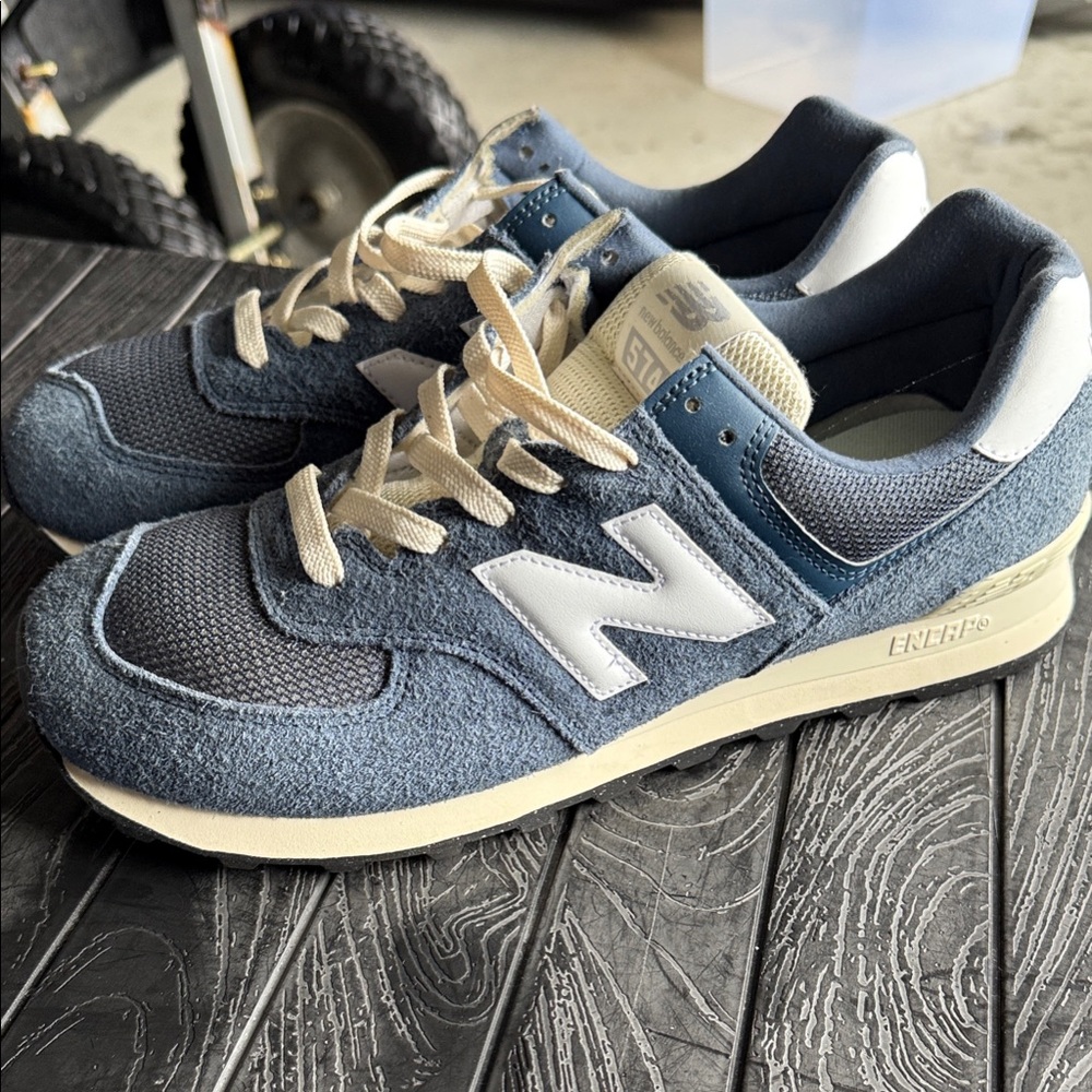 New Balance unworn nwot Men's Blue and white 574’s